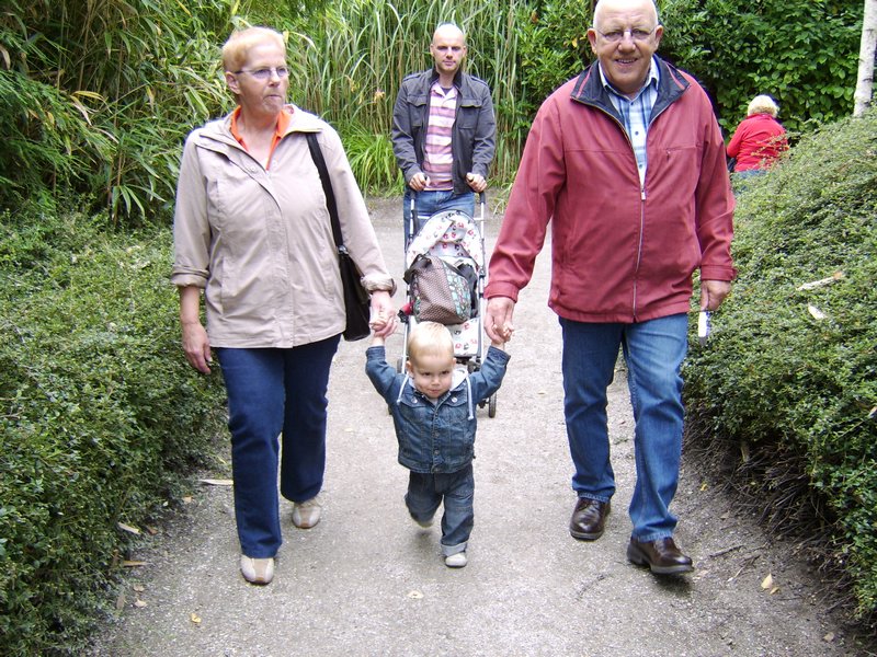 11 Met opa en oma.JPG